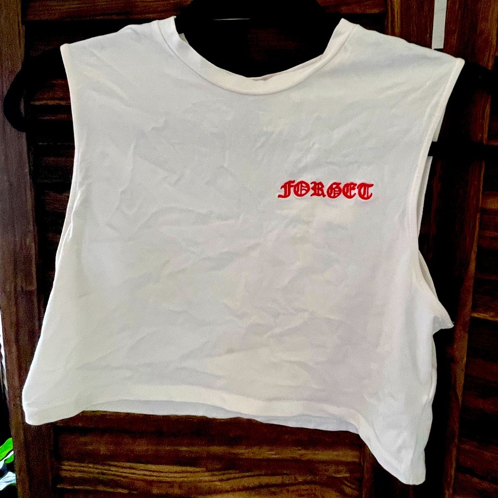 Cropped muscle tank
